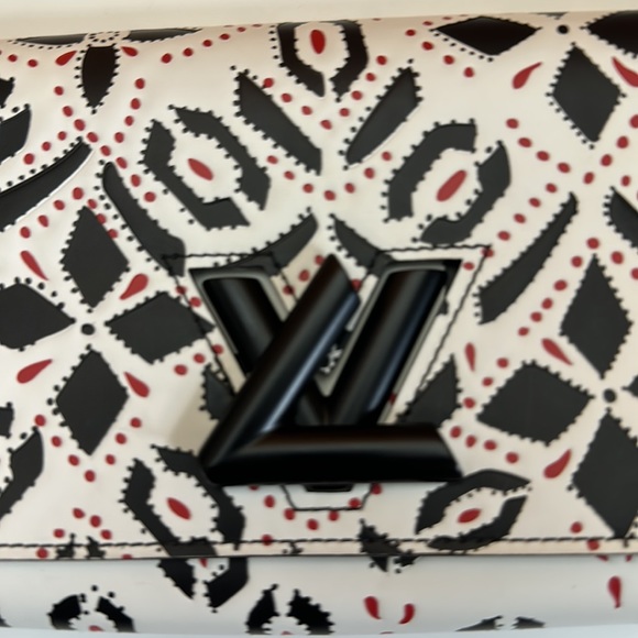 💎✨BEAUTIFUL✨💎 Authentic Twist Chain Louis Vuitton: Timeless Elegance - Picture 14 of 15